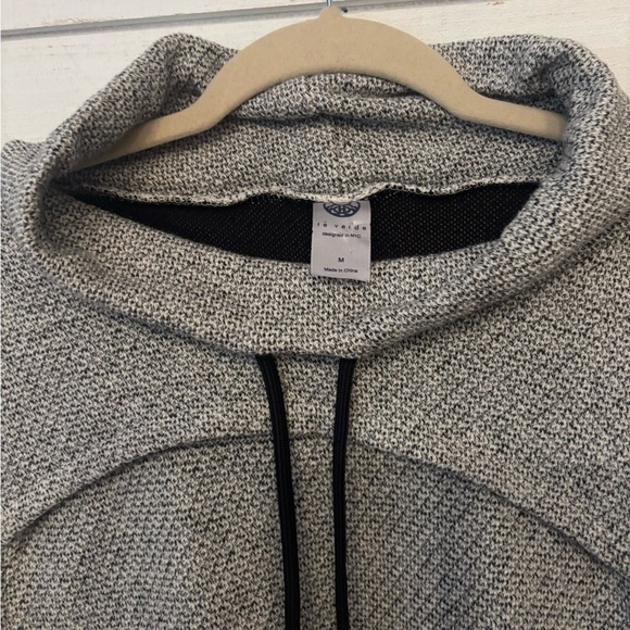 Te Verde cowl neck knit athletic vest Size Medium. Great condition! - Picture 10 of 15